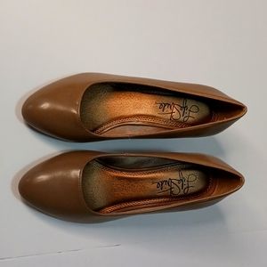 Life Stride Sable, Wild Rice Victo size 7WW